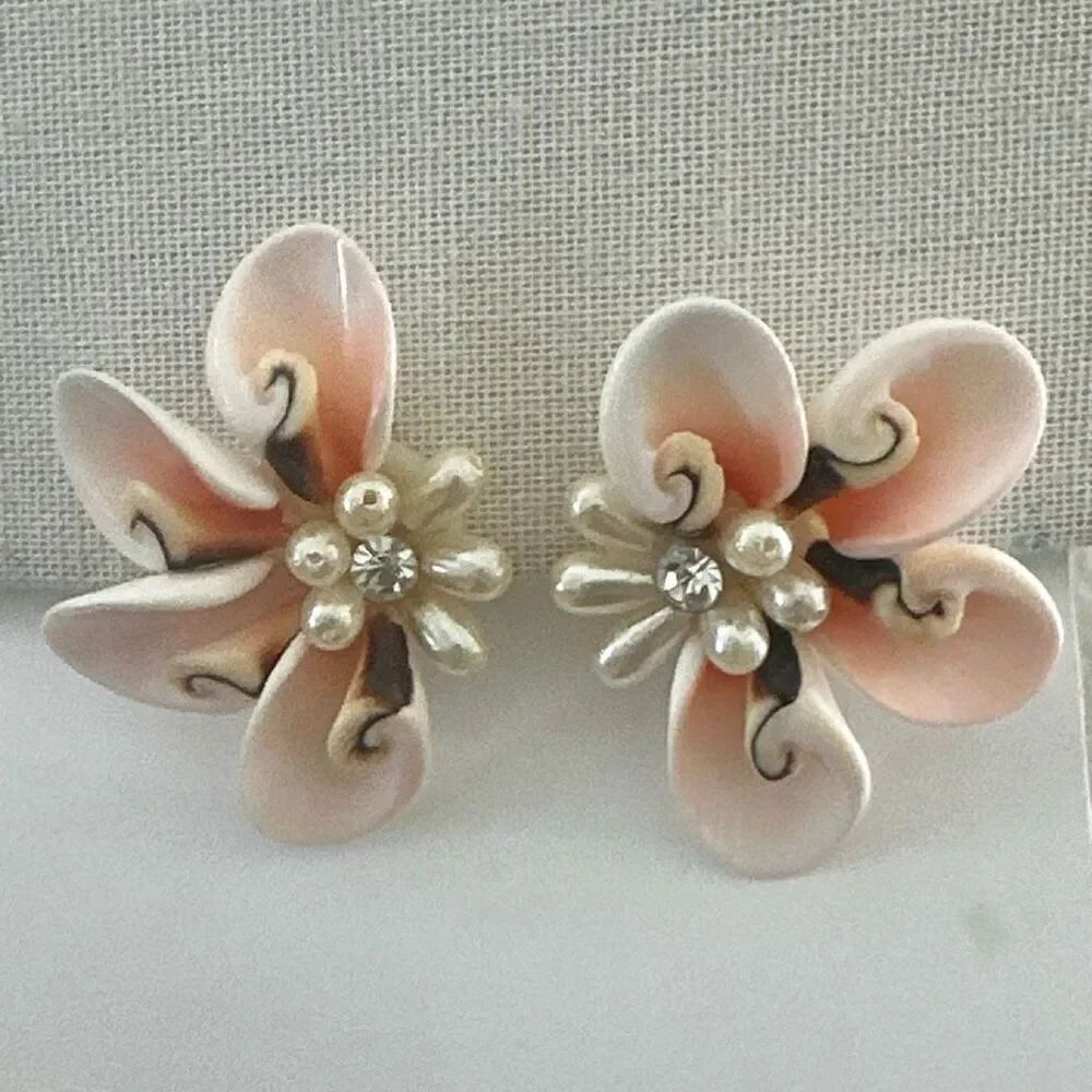 Two Sisters Vintage Shell & Pearl Flower Clip-On Earrings